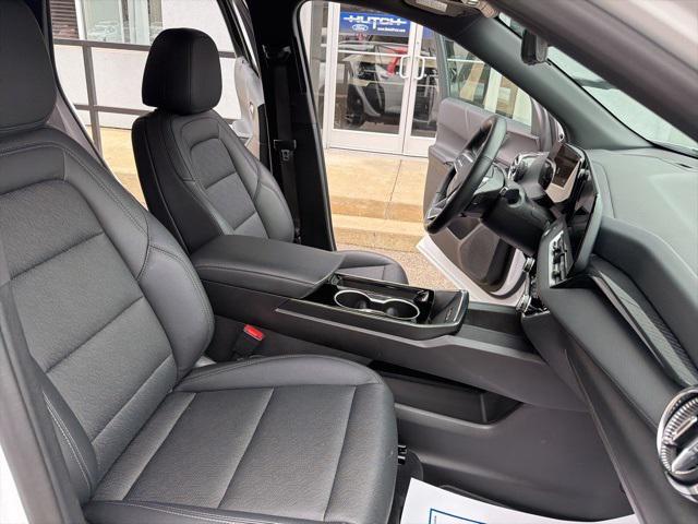 used 2025 Chevrolet Equinox car, priced at $27,998