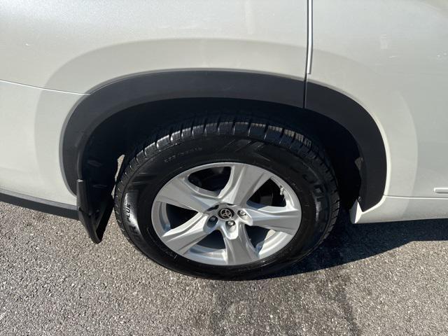 used 2021 Toyota Highlander car, priced at $24,998