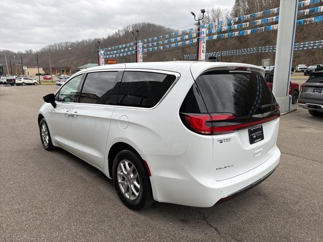 used 2025 Chrysler Pacifica car, priced at $30,998
