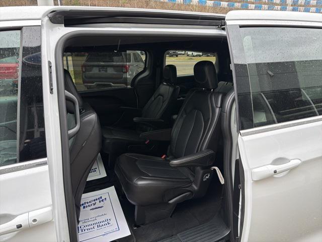 used 2025 Chrysler Pacifica car, priced at $30,998