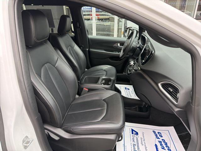 used 2025 Chrysler Pacifica car, priced at $30,998