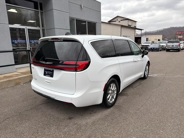 used 2025 Chrysler Pacifica car, priced at $30,998