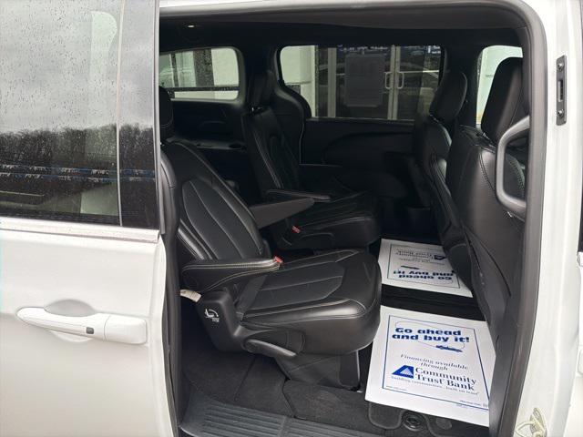 used 2025 Chrysler Pacifica car, priced at $30,998