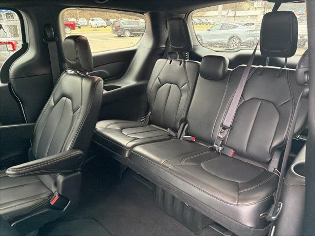 used 2025 Chrysler Pacifica car, priced at $30,998