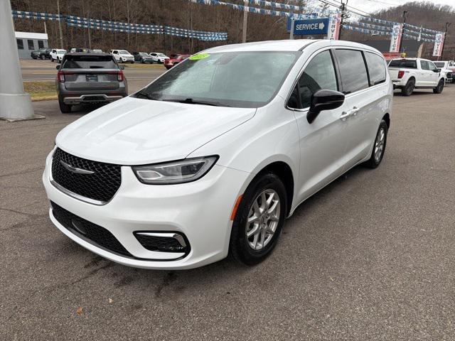 used 2025 Chrysler Pacifica car, priced at $30,998