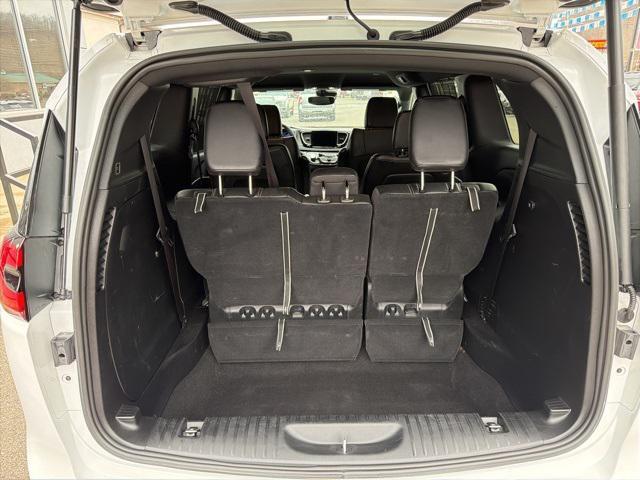 used 2025 Chrysler Pacifica car, priced at $30,998