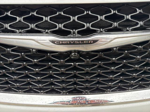 used 2025 Chrysler Pacifica car, priced at $30,998