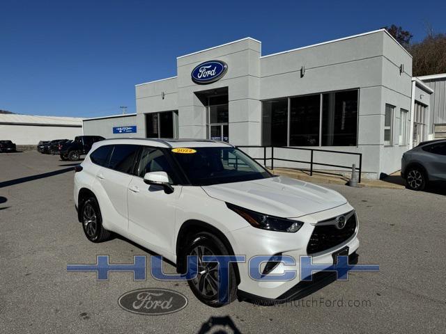 used 2022 Toyota Highlander car, priced at $31,998