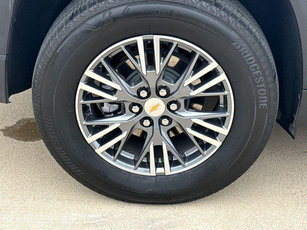 used 2025 Chevrolet Traverse car, priced at $38,444