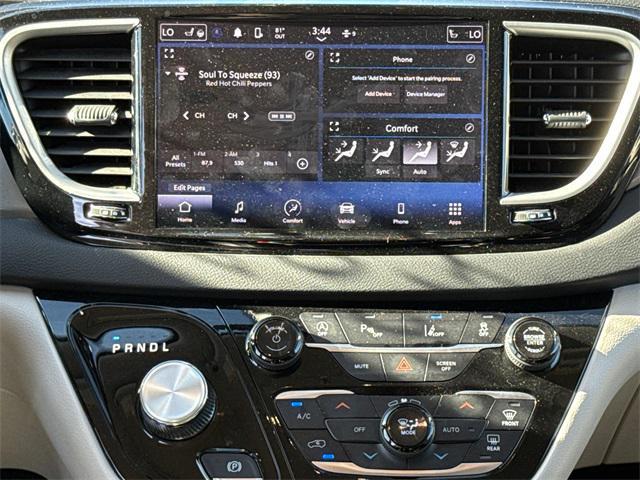 used 2024 Chrysler Pacifica car, priced at $27,456