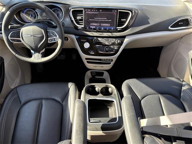 used 2024 Chrysler Pacifica car, priced at $27,456