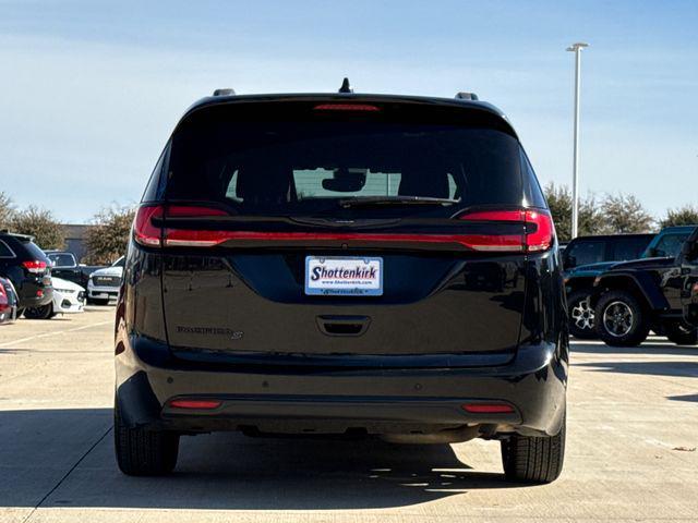 used 2021 Chrysler Pacifica car, priced at $22,469