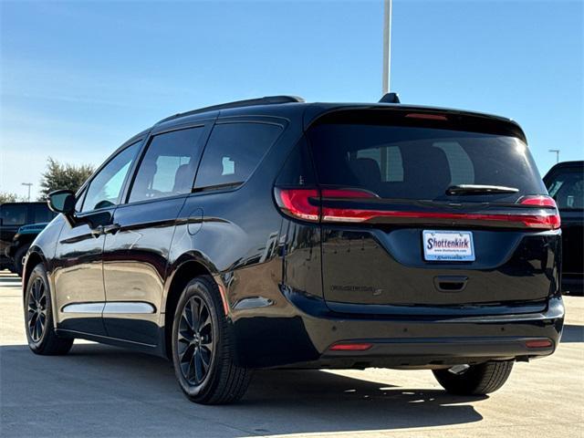 used 2021 Chrysler Pacifica car, priced at $21,736