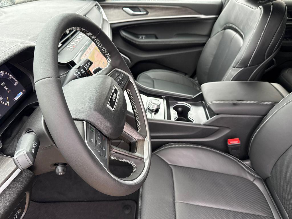 new 2026 Jeep Grand Cherokee car, priced at $42,782