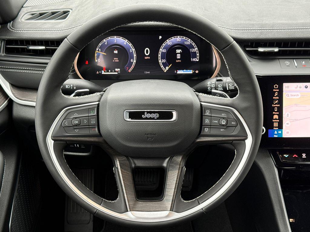 new 2026 Jeep Grand Cherokee car, priced at $42,782