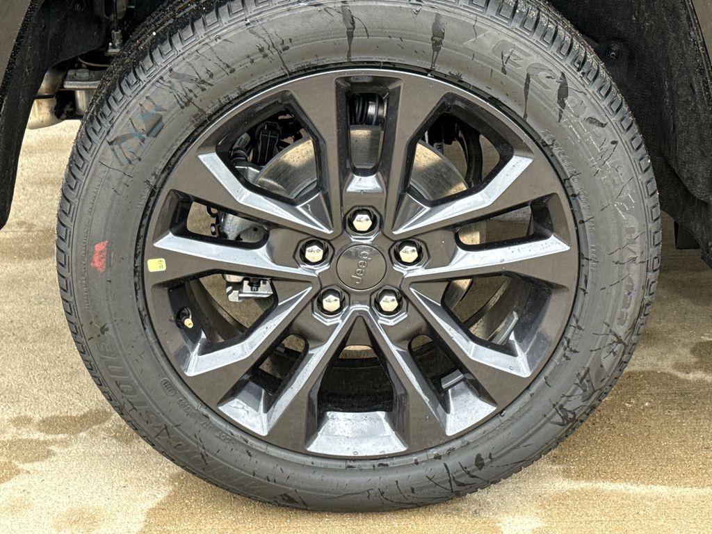 new 2026 Jeep Grand Cherokee car, priced at $42,782