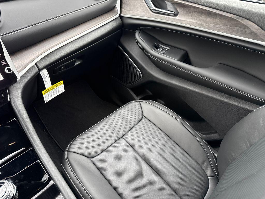 new 2026 Jeep Grand Cherokee car, priced at $42,782
