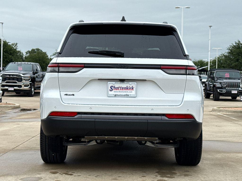 new 2026 Jeep Grand Cherokee car, priced at $39,546