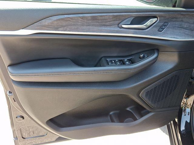used 2025 Jeep Grand Cherokee L car, priced at $38,987