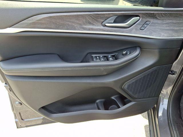 used 2023 Jeep Grand Cherokee L car, priced at $35,582