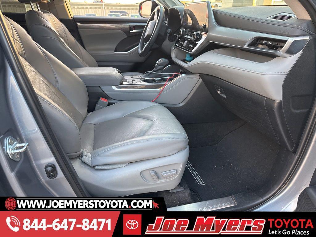 used 2023 Toyota Highlander car, priced at $38,691