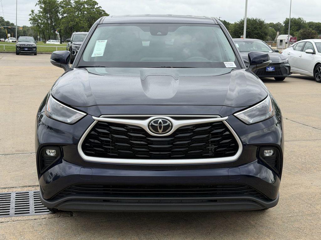 used 2025 Toyota Highlander car, priced at $35,291