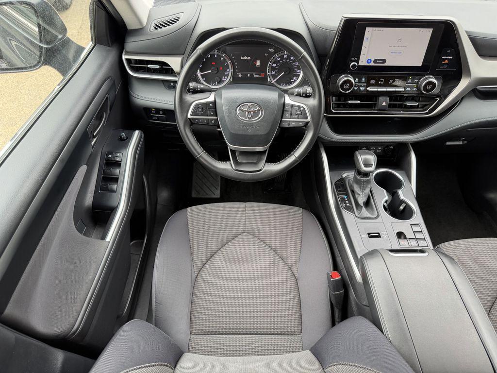 used 2025 Toyota Highlander car, priced at $35,291