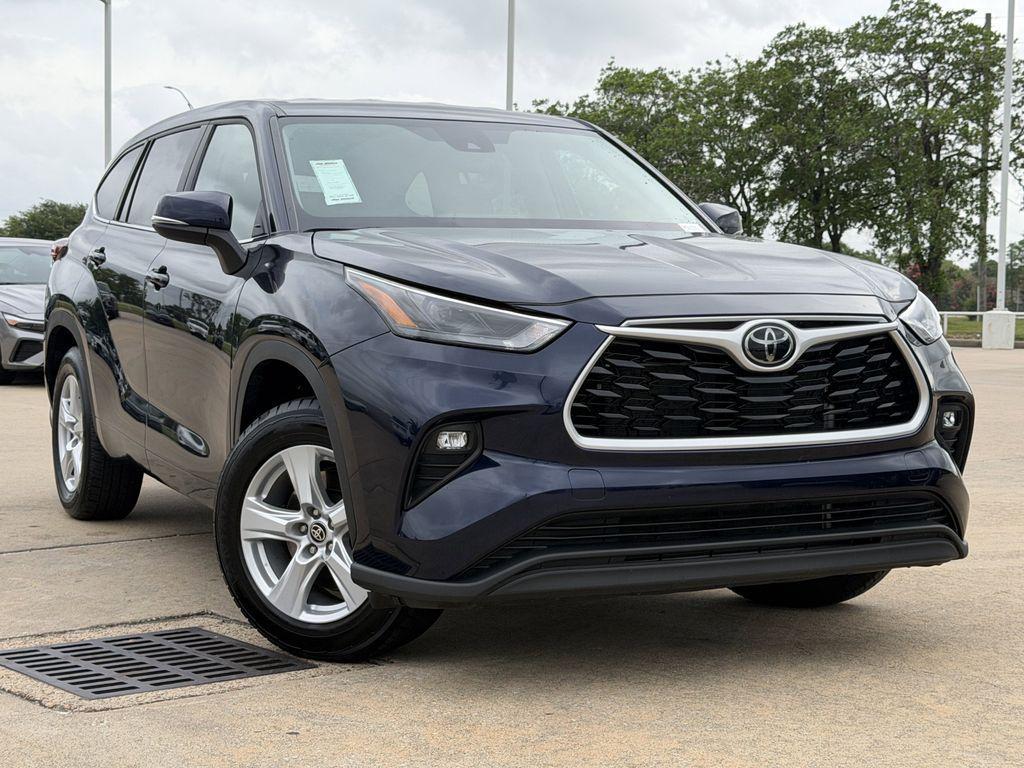 used 2025 Toyota Highlander car, priced at $35,291