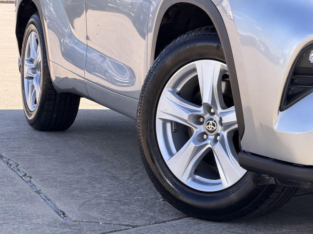 used 2024 Toyota Highlander car, priced at $31,899