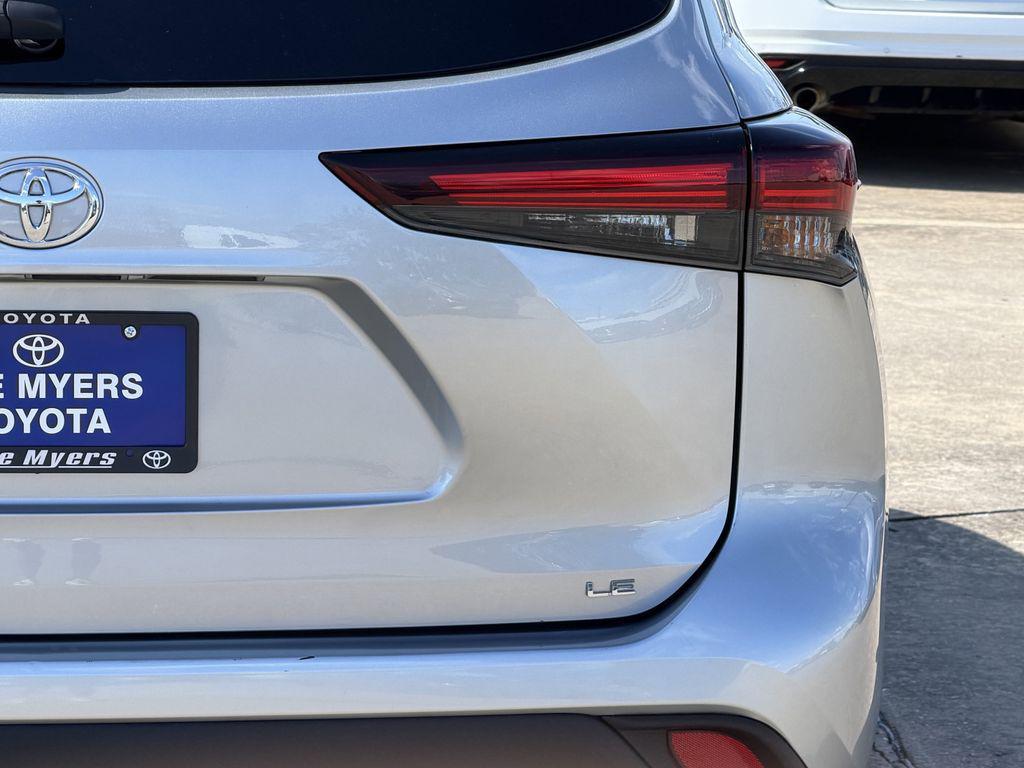 used 2024 Toyota Highlander car, priced at $31,899