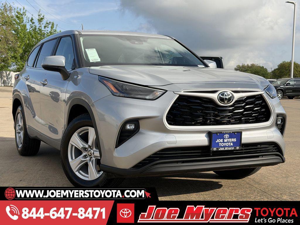 used 2025 Toyota Highlander car, priced at $36,480