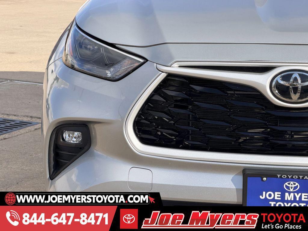 used 2025 Toyota Highlander car, priced at $36,480