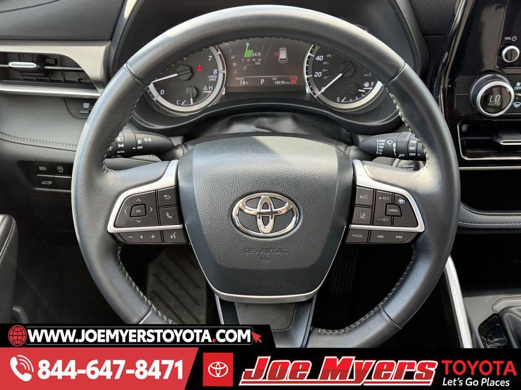used 2025 Toyota Highlander car, priced at $36,480