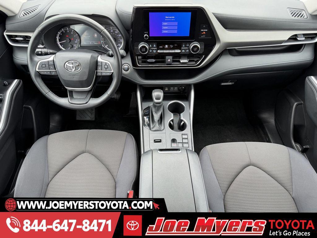 used 2025 Toyota Highlander car, priced at $36,591