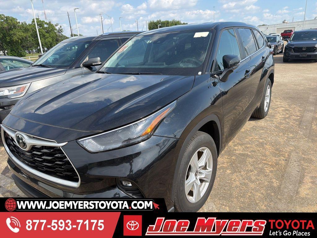 used 2025 Toyota Highlander car, priced at $35,891