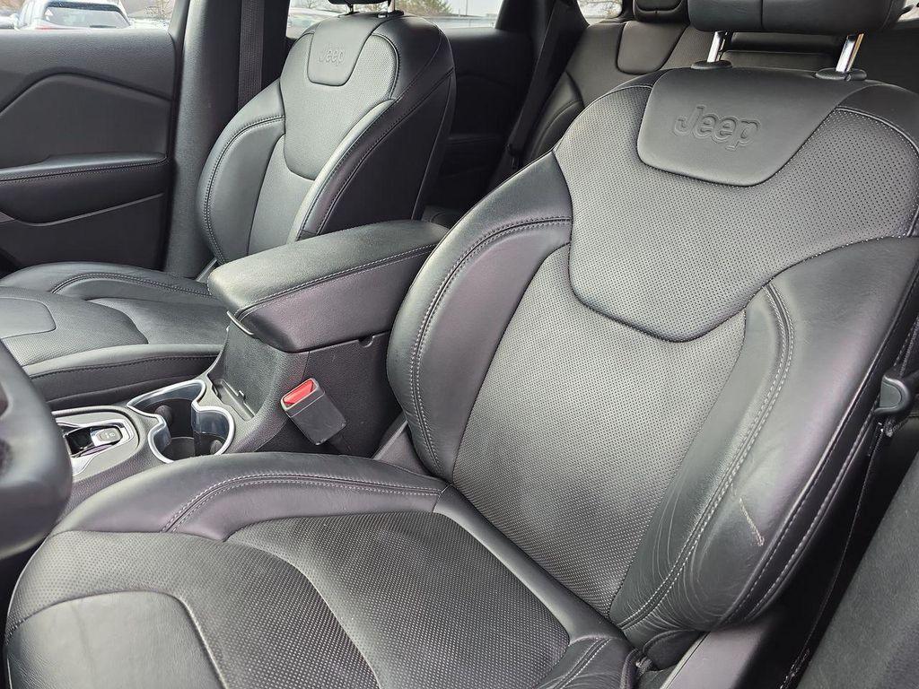 used 2019 Jeep Cherokee car, priced at $12,995