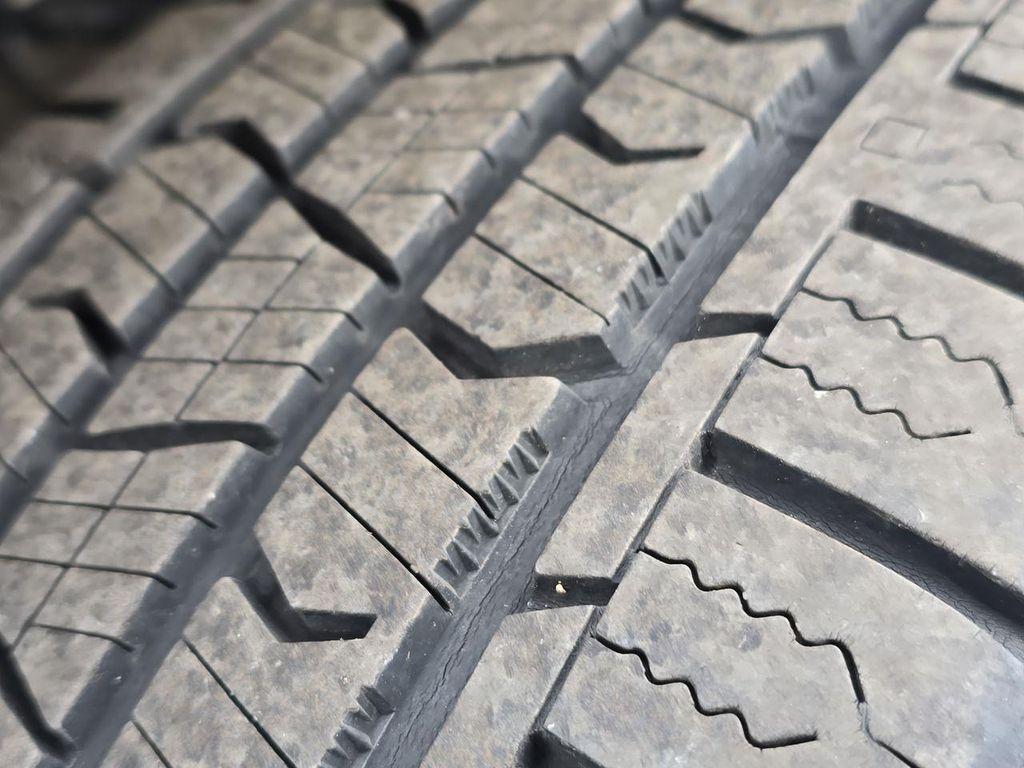 used 2019 Jeep Cherokee car, priced at $12,995