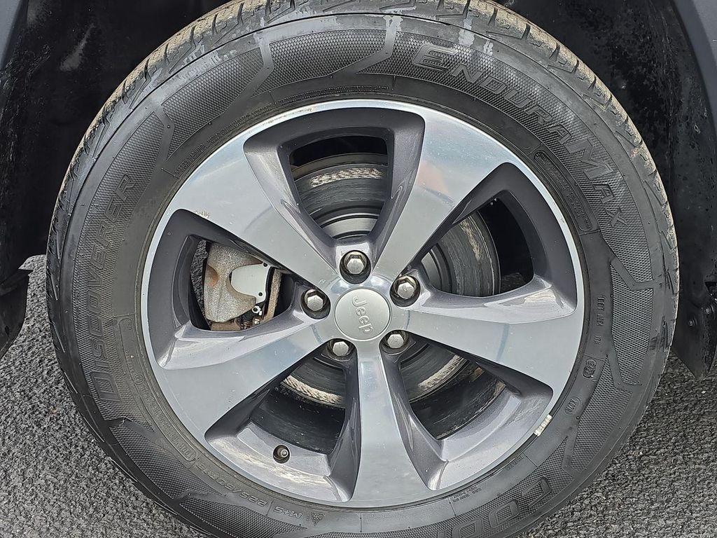 used 2019 Jeep Cherokee car, priced at $12,995