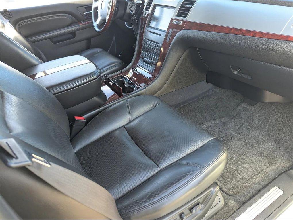 used 2010 Cadillac Escalade ESV car, priced at $17,988