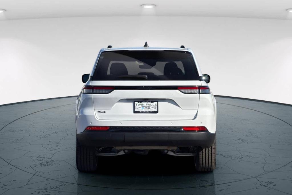 new 2025 Jeep Grand Cherokee car, priced at $37,747