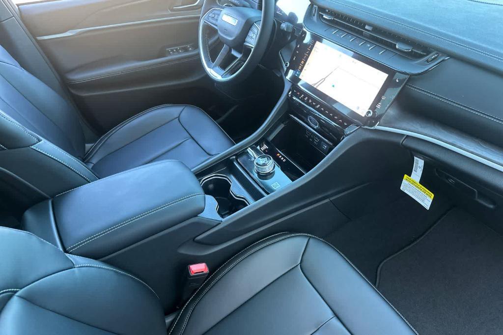 new 2026 Jeep Grand Cherokee car, priced at $47,900