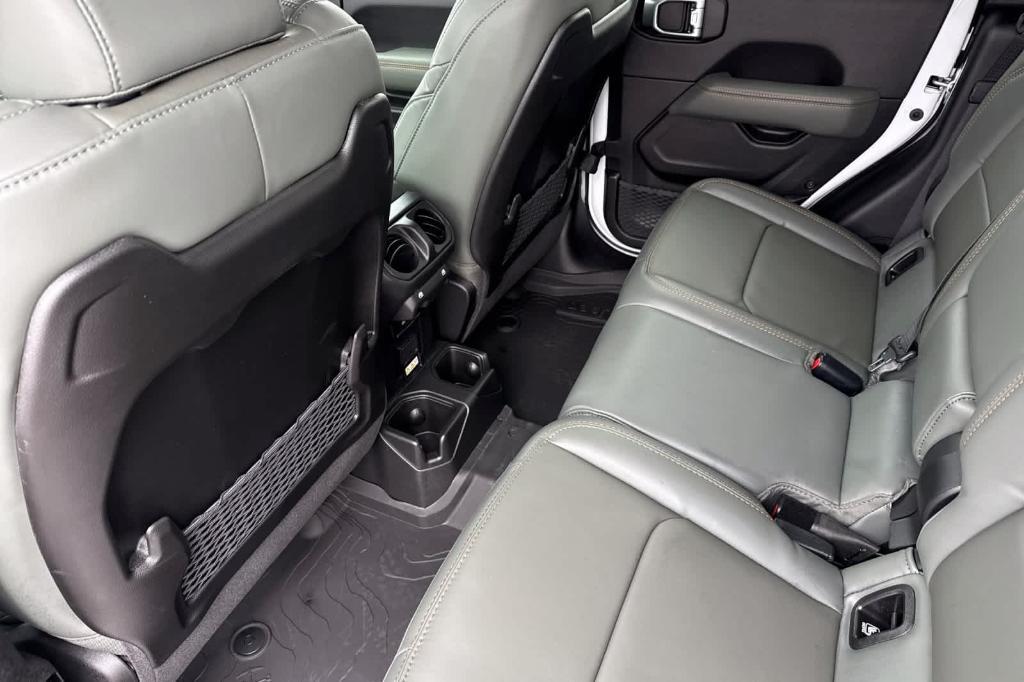 new 2026 Jeep Gladiator car, priced at $55,925