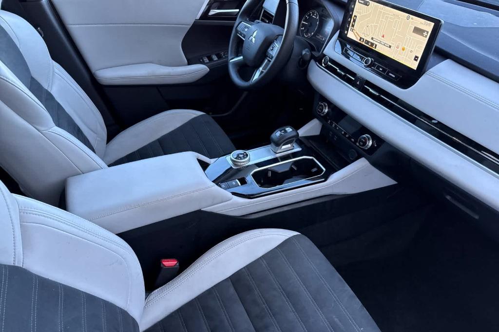 used 2025 Mitsubishi Outlander car, priced at $27,747