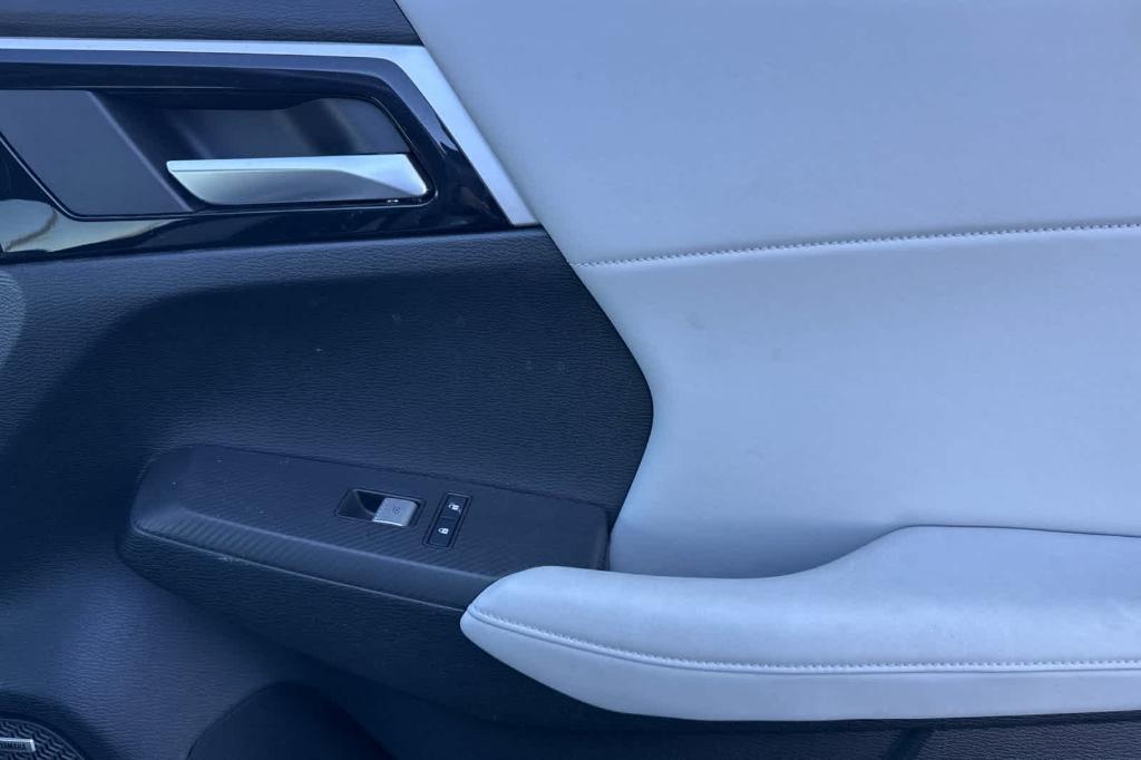 used 2025 Mitsubishi Outlander car, priced at $27,747