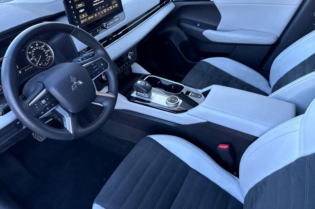 used 2025 Mitsubishi Outlander car, priced at $27,747