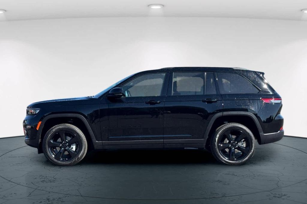 new 2025 Jeep Grand Cherokee car, priced at $46,655