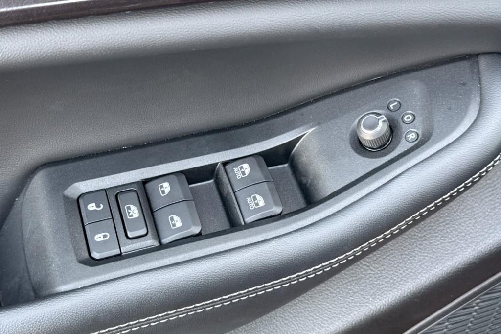 used 2023 Jeep Grand Cherokee car, priced at $31,497