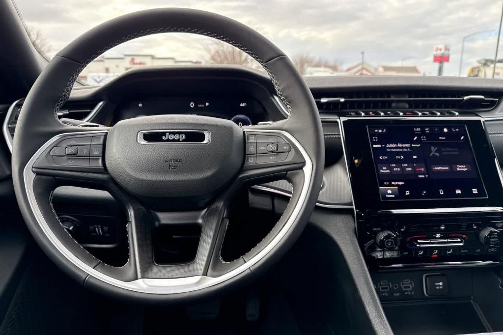 new 2025 Jeep Grand Cherokee car, priced at $37,620