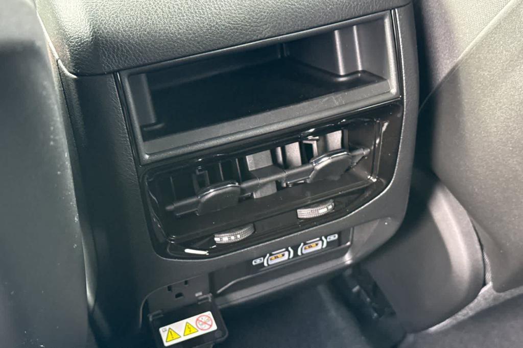 new 2025 Jeep Grand Cherokee car, priced at $37,620