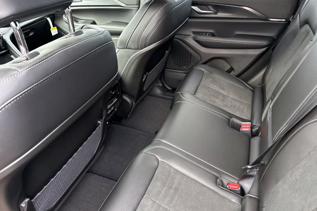 new 2025 Jeep Grand Cherokee car, priced at $39,620